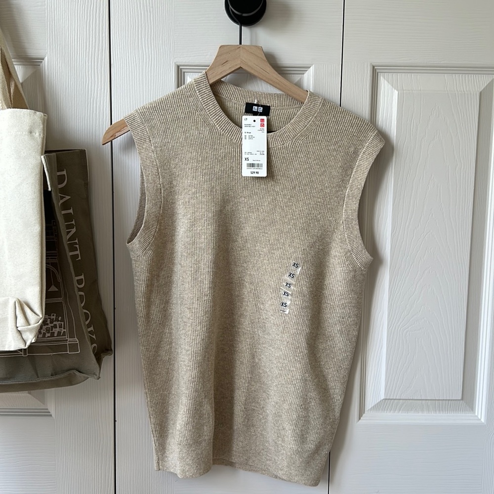 Uniqlo Sleeveless Vest in Oatmeal